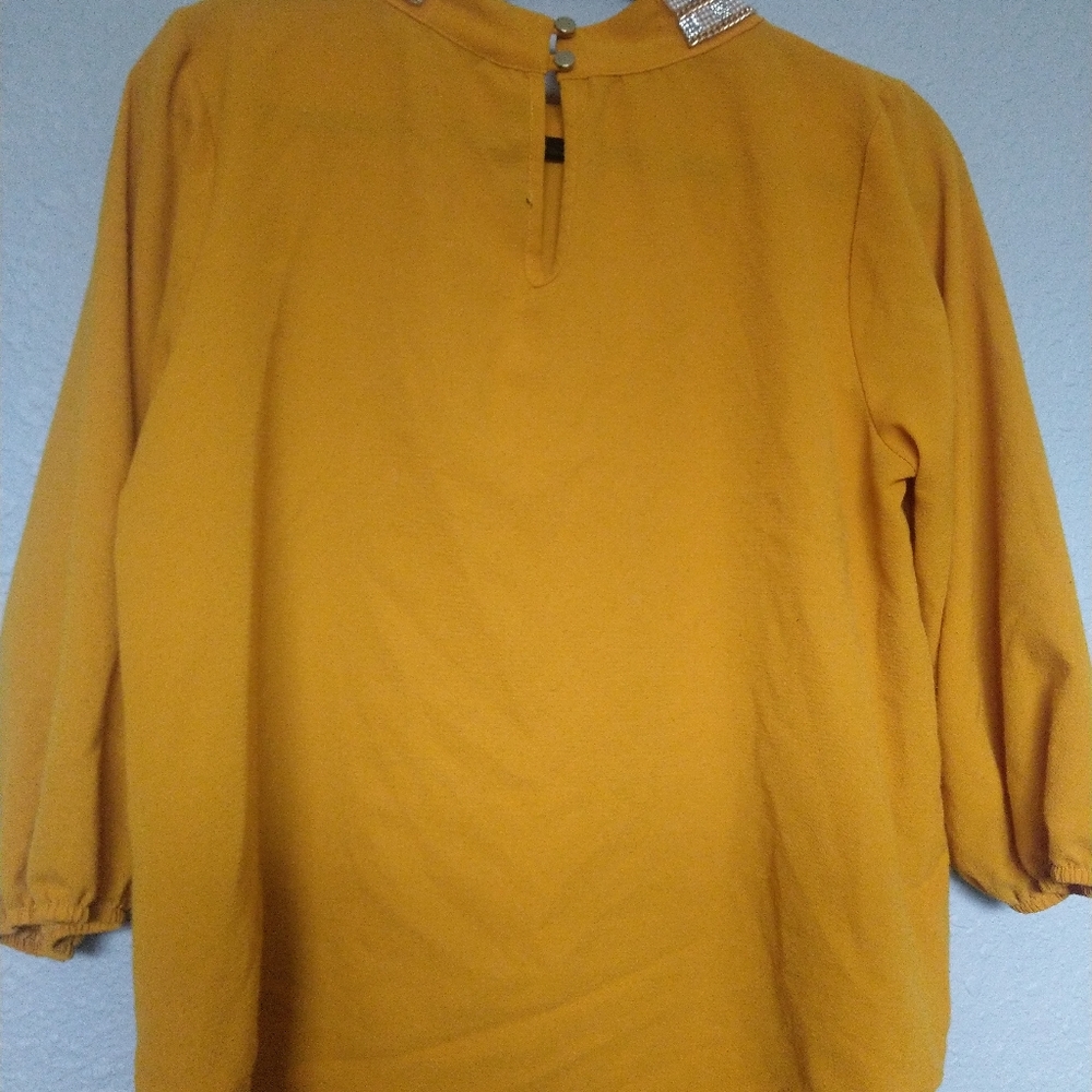 XL Mustard yellow blouse with collar - Picture 6 of 11